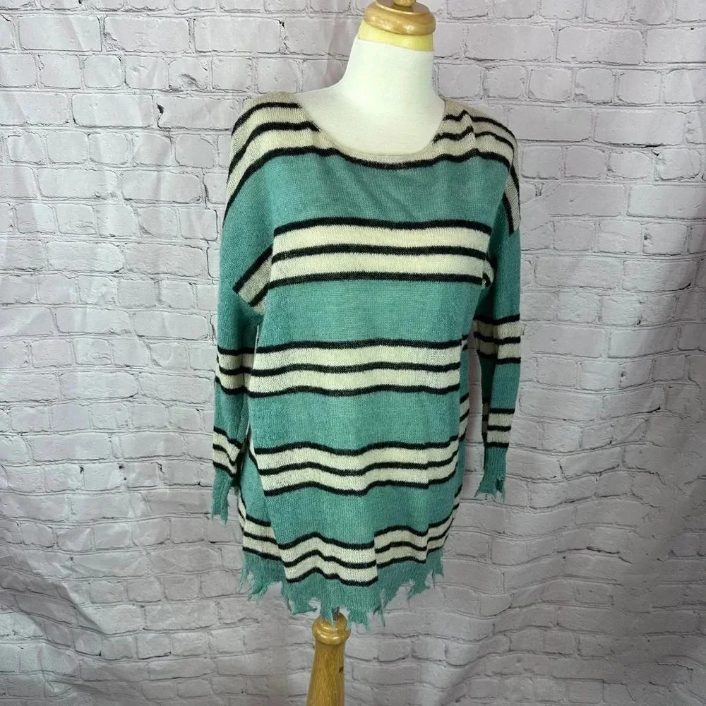 Boutique easel Sweater with raw hem size small